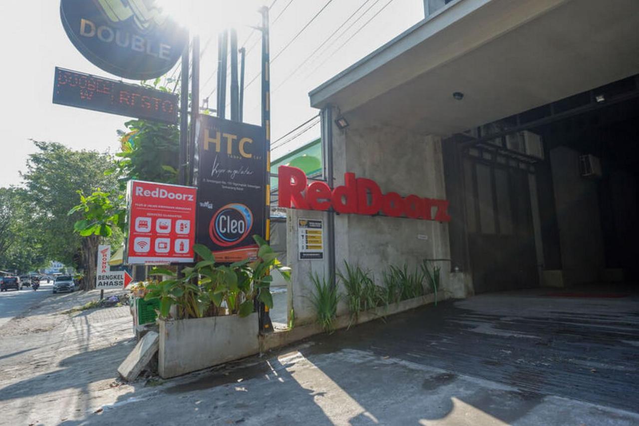 Reddoorz Plus Near Kawasan Sam Poo Kong スマラン エクステリア 写真